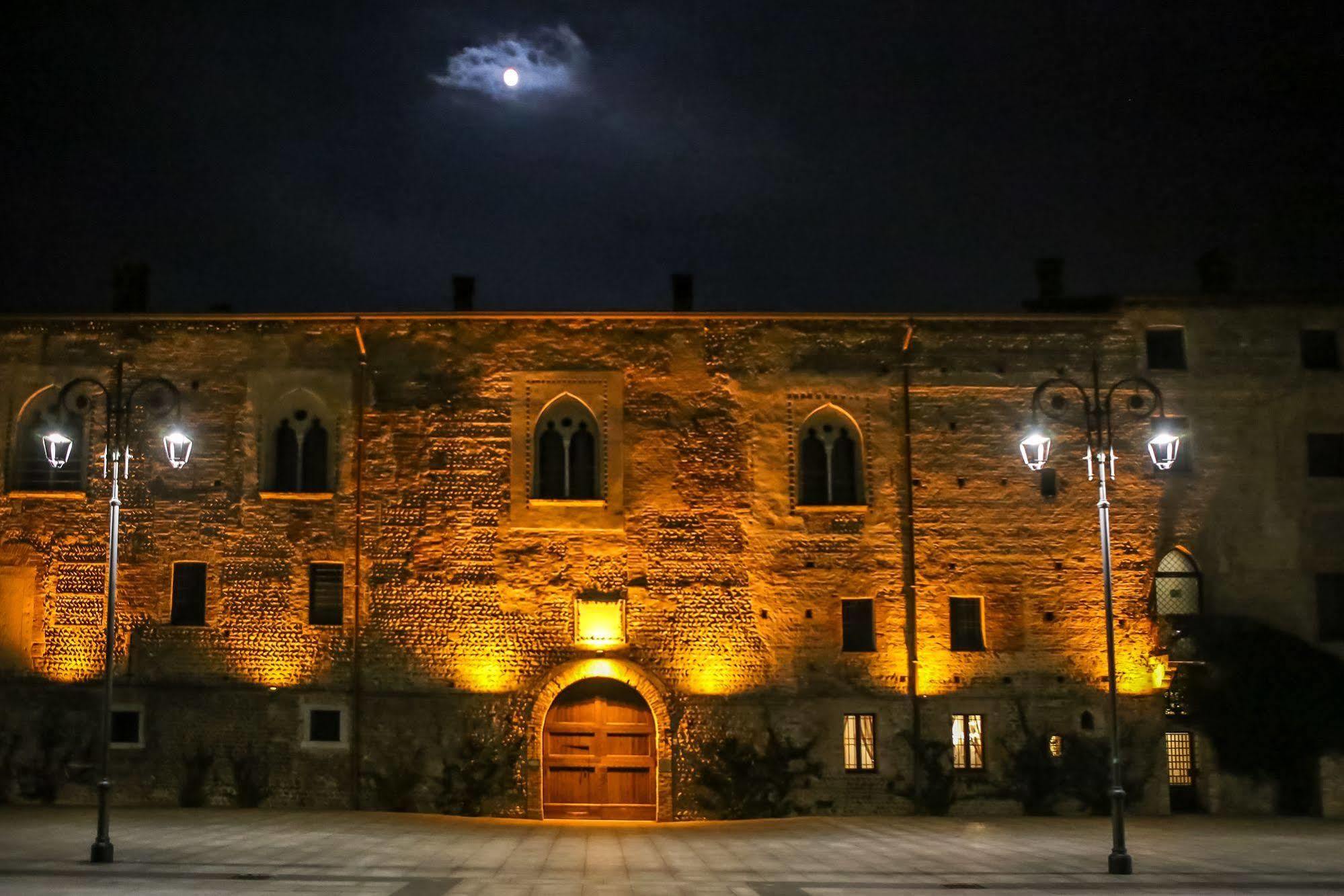 Castello Visconteo Hotel Cassano D'adda Bagian luar foto
