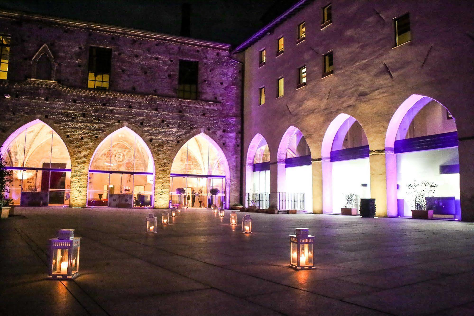 Castello Visconteo Hotel Cassano D'adda Bagian luar foto