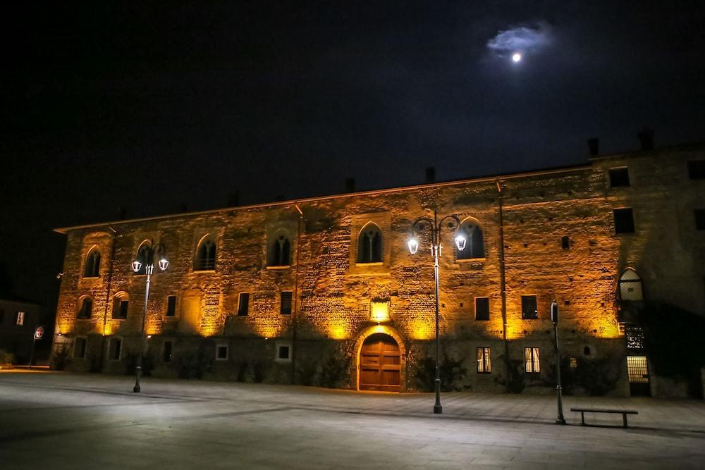 Castello Visconteo Hotel Cassano D'adda Bagian luar foto